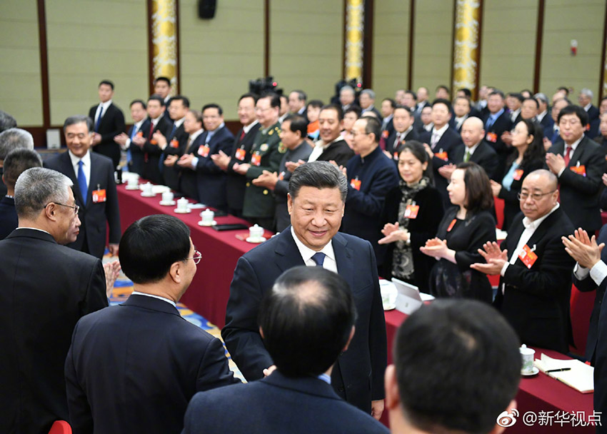 3月4日下午，中共中央總書記、國家主席、中央軍委主席習近平看望參加全國政協(xié)十三屆二次會議的文化藝術界、社會科學界委員，並參加聯(lián)組會，聽取意見和建議。中共中央政治局常委、全國政協(xié)主席汪洋參加看望和討論。新華社記者 謝環(huán)馳 攝