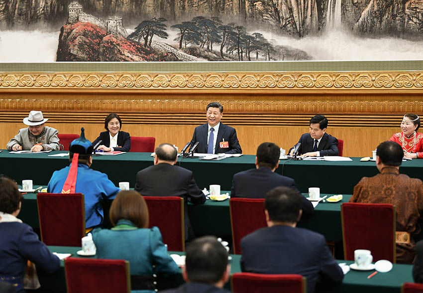 3月5日，中共中央總書記、國家主席、中央軍委主席習(xí)近平參加十三屆全國人大二次會議內(nèi)蒙古代表團(tuán)的審議。 新華社記者 謝環(huán)馳 攝