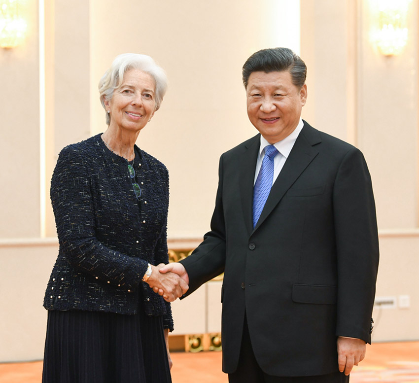 4月24日，國家主席習近平在北京人民大會堂會見國際貨幣基金組織總裁拉加德。 新華社記者 饒愛民 攝