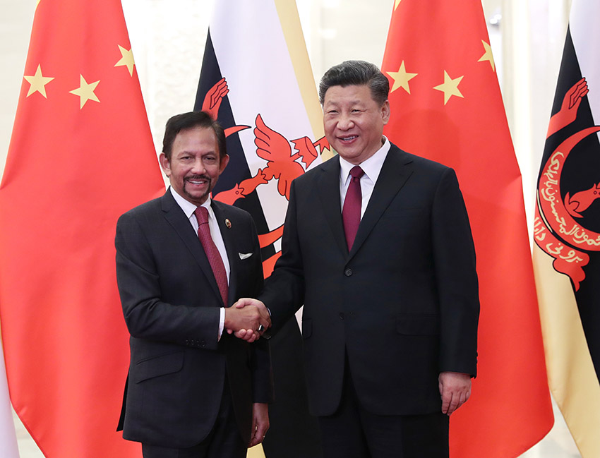4月26日，國家主席習近平在北京人民大會堂會見文萊蘇丹哈桑納爾。 新華社記者 丁海濤 攝