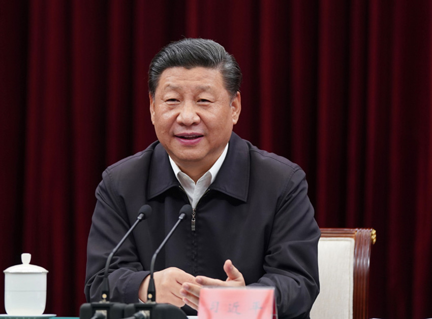 5月21日，正在江西考察調(diào)研的中共中央總書記、國家主席、中央軍委主席習近平在南昌主持召開推動中部地區(qū)崛起工作座談會，聽取有關地方和中央有關部門負責同志工作匯報，並發(fā)表重要講話。新華社記者 謝環(huán)馳 攝