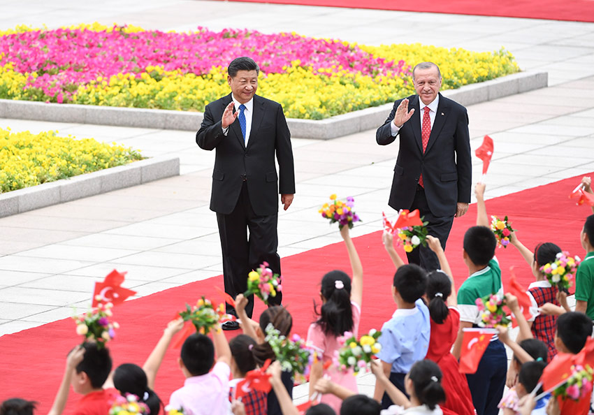 7月2日，國家主席習近平在北京人民大會堂同土耳其總統埃爾多安舉行會談。這是會談前，習近平在人民大會堂東門外廣場為埃爾多安舉行歡迎儀式。 新華社記者 殷博古 攝