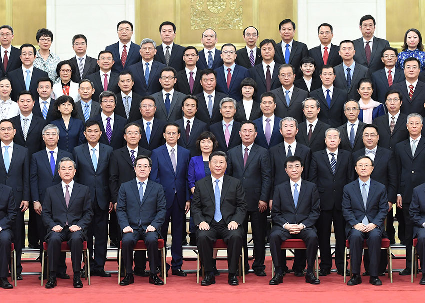 7月17日，黨和國家領導人習近平、王滬寧等在北京人民大會堂會見回國參加2019年度駐外使節工作會議的全體使節。 新華社記者 張領 攝