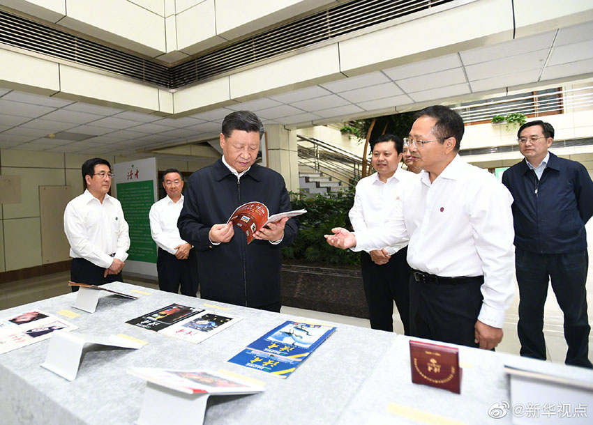 8月19日至22日，中共中央總書記、國家主席、中央軍委主席習近平在甘肅考察。這是21日下午，習近平在讀者出版集團有限公司考察。 新華社記者 謝環馳 攝