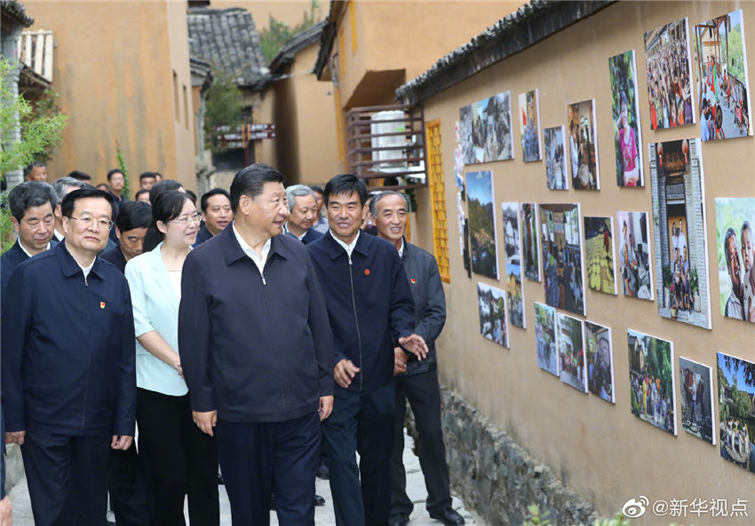9月16日，中共中央總書記、國家主席、中央軍委主席習近平來到河南省新縣田鋪鄉田鋪大塆，了解這裡依托紅色旅游資源，打造創客小鎮、發展鄉村旅游業、推動鄉村振興等情況。 新華社記者 鞠鵬 攝
