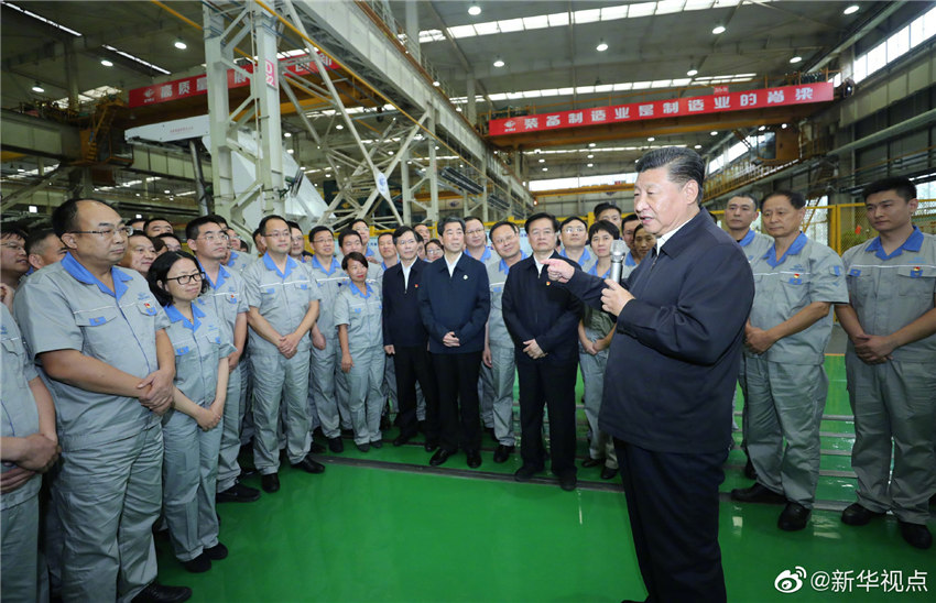 9月17日下午，中共中央總書記、國家主席、中央軍委主席習近平來到鄭州煤礦機械集團股份有限公司考察調(diào)研。新華社記者 鞠鵬 攝
