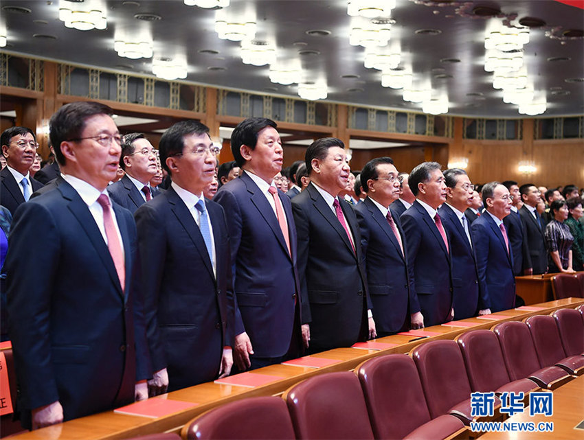 9月29日，慶祝中華人民共和國成立70周年大型文藝晚會《奮斗吧 中華兒女》在北京人民大會堂舉行。習近平、李克強、栗戰書、汪洋、王滬寧、趙樂際、韓正、王岐山等黨和國家領導人同4000多名觀眾一起觀看演出。 新華社記者 謝環馳 攝