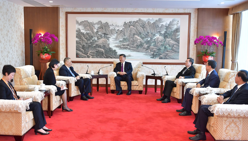 12月18日，國家主席習近平在澳門會見澳門特別行政區行政長官崔世安。 新華社記者 李濤 攝