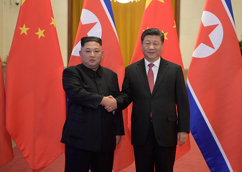 1月8日，中共中央總書記、國家主席習(xí)近平同當(dāng)日抵京的朝鮮勞動黨委員長、國務(wù)委員會委員長金正恩舉行會談。會談前，習(xí)近平在人民大會堂北大廳為金正恩舉行歡迎儀式。 新華社記者 李學(xué)仁 攝