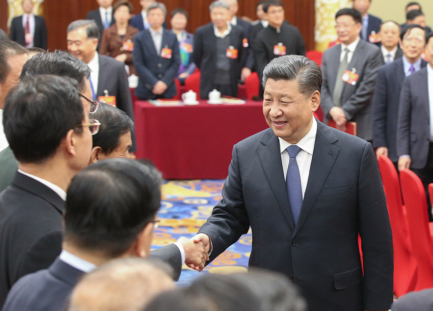 3月4日下午，中共中央總書記、國家主席、中央軍委主席習近平看望參加全國政協十三屆二次會議的文化藝術界、社會科學界委員，並參加聯組會，聽取意見和建議。中共中央政治局常委、全國政協主席汪洋參加看望和討論。 新華社記者 姚大偉 攝