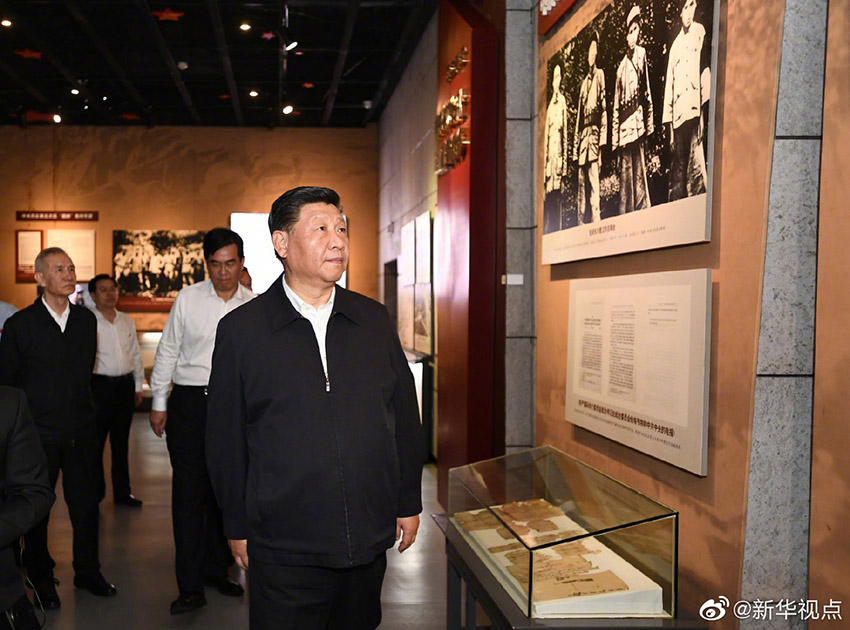 5月20日，中共中央總書記、國家主席、中央軍委主席習近平深入贛南老區考察調研。這是習近平在江西省於都縣中央紅軍長征出發紀念館參觀。新華社記者 謝環馳 攝