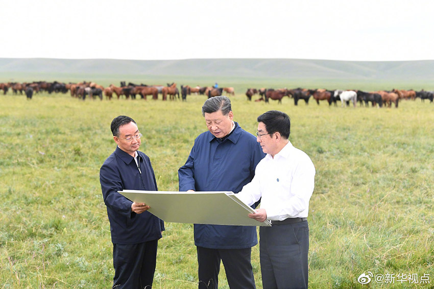 8月20日下午，中共中央總書記、國家主席、中央軍委主席習近平抵達甘肅省張掖市山丹縣，前往山丹培黎學校和山丹馬場考察調研，了解當地職業教育培訓和祁連山生態環境修復保護等情況。 新華社記者 謝環馳 攝