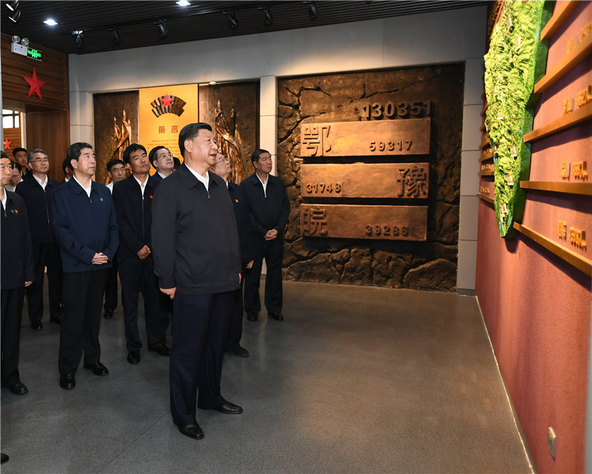 9月16日，中共中央總書記、國家主席、中央軍委主席習近平在河南省考察調研。這是習近平來到位於新縣的鄂豫皖蘇區首府烈士陵園，瞻仰革命烈士紀念堂。 新華社記者 謝環馳 攝