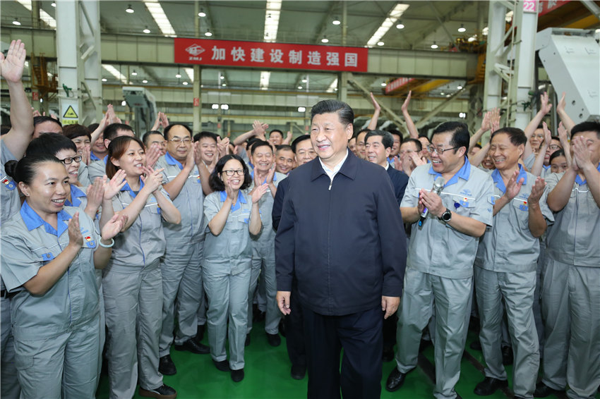 9月17日下午，中共中央總書記、國家主席、中央軍委主席習近平來到鄭州煤礦機械集團股份有限公司考察調研。新華社記者 鞠鵬 攝