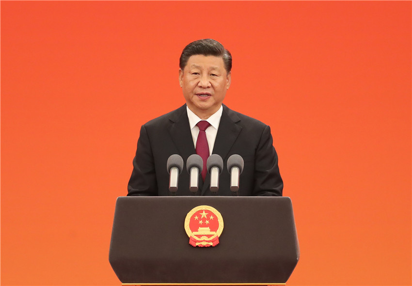 9月29日，中華人民共和國國家勛章和國家榮譽(yù)稱號頒授儀式在北京人民大會堂金色大廳隆重舉行。中共中央總書記、國家主席、中央軍委主席習(xí)近平向國家勛章和國家榮譽(yù)稱號獲得者頒授勛章獎?wù)聛K發(fā)表重要講話。 新華社記者 姚大偉 攝