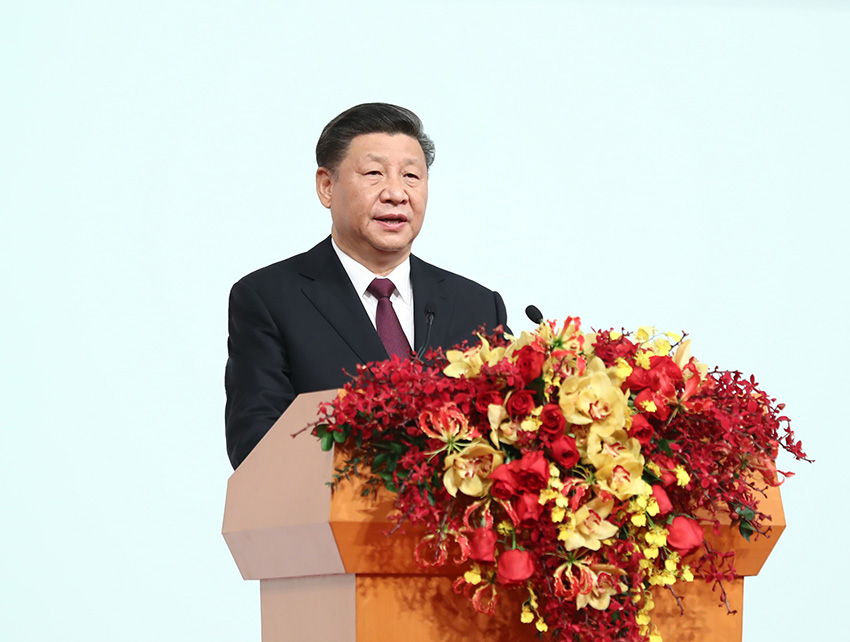 12月20日，慶祝澳門回歸祖國20周年大會暨澳門特別行政區(qū)第五屆政府就職典禮在澳門東亞運動會體育館隆重舉行。中共中央總書記、國家主席、中央軍委主席習近平出席並發(fā)表重要講話。 新華社記者 鞠鵬 攝