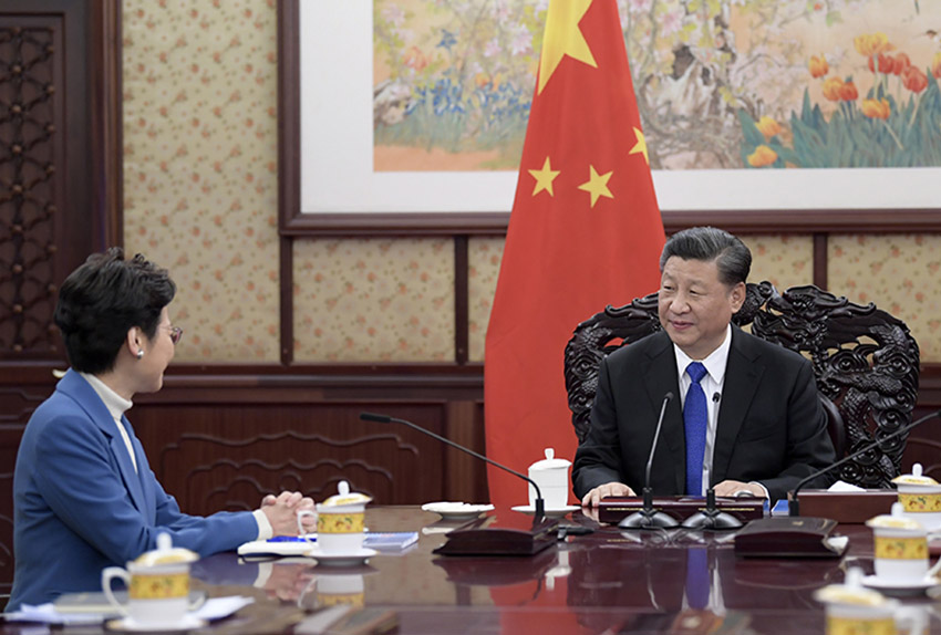 12月16日，國家主席習近平在中南海會見來京述職的香港特別行政區行政長官林鄭月娥。 新華社記者 李學仁 攝