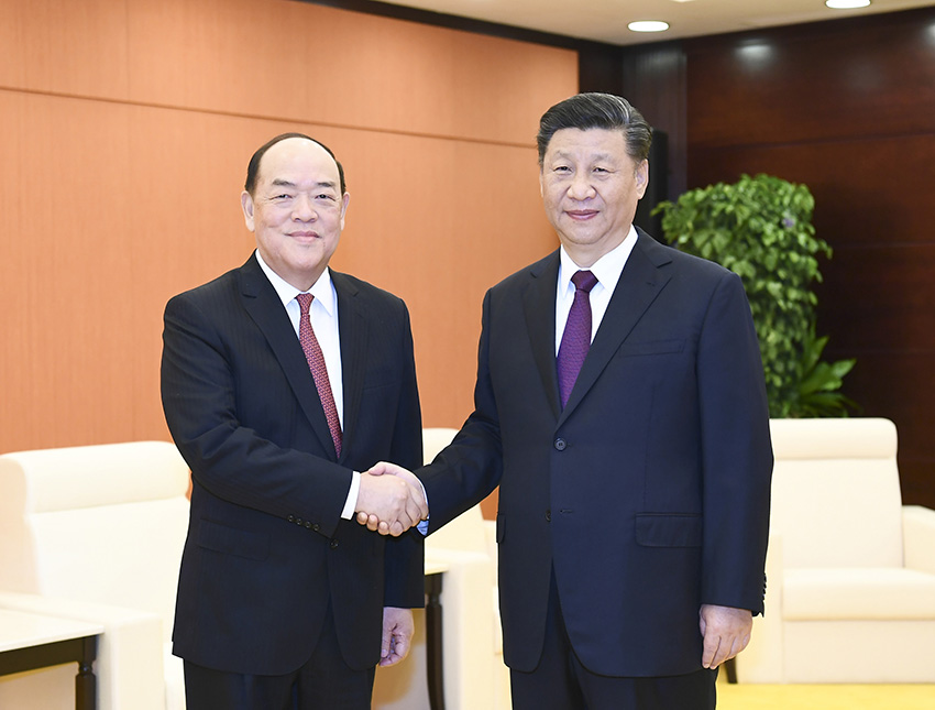 12月20日，國家主席習(xí)近平在澳門會(huì)見剛剛就職的澳門特別行政區(qū)行政長官賀一誠。 新華社記者 謝環(huán)馳 攝