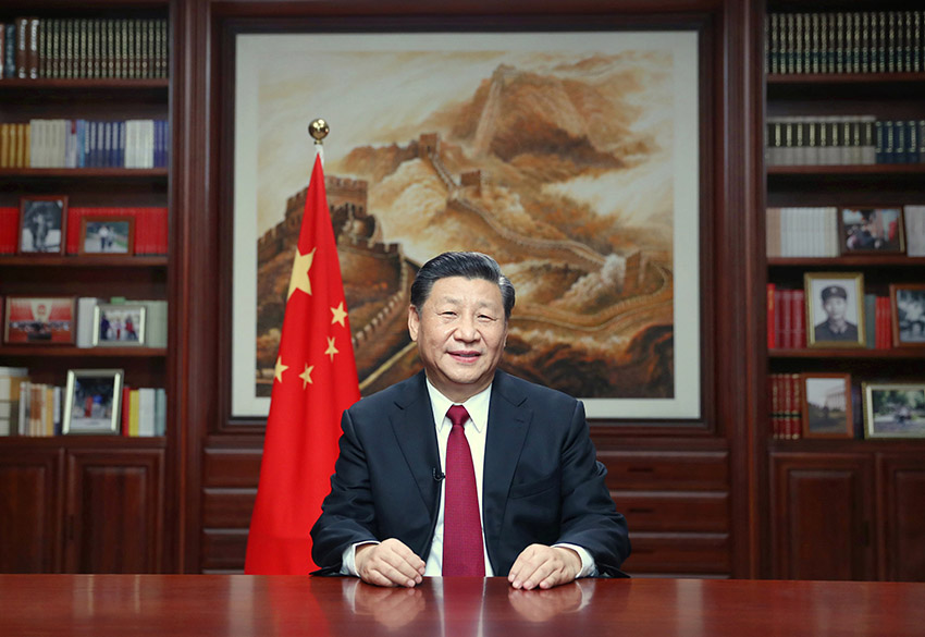 新年前夕，國(guó)家主席習(xí)近平通過(guò)中央廣播電視總臺(tái)和互聯(lián)網(wǎng)，發(fā)表二〇二〇年新年賀詞。 新華社記者 鞠鵬 攝