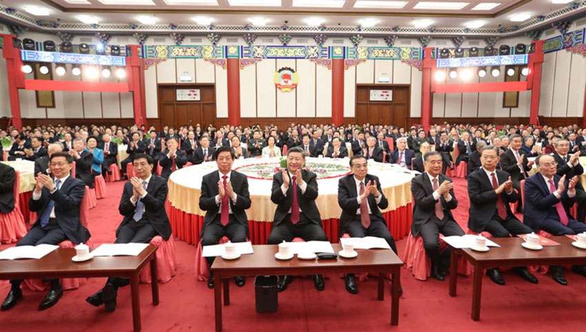 12月31日，全國政協在北京舉行新年茶話會。黨和國家領導人習近平、李克強、栗戰書、汪洋、王滬寧、趙樂際、韓正、王岐山出席茶話會並觀看演出。 新華社記者 黃敬文 攝