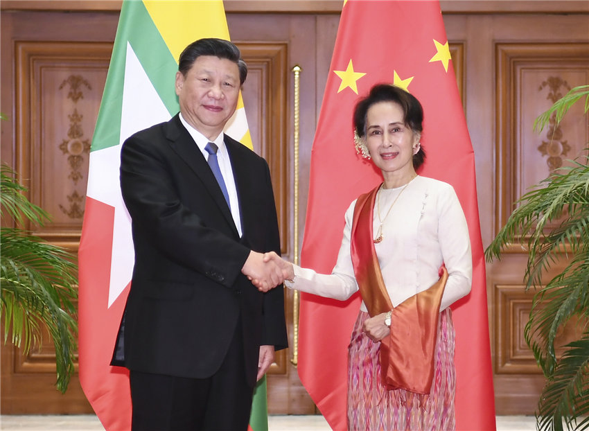 當地時間1月18日上午，國家主席習近平在內比都同緬甸國務資政昂山素季舉行正式會談。新華社記者 謝環馳 攝