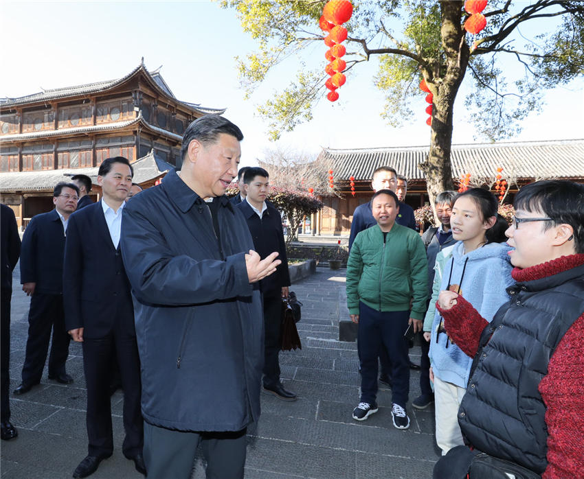 1月19日下午，正在雲南考察的中共中央總書記、國家主席、中央軍委主席習近平來到和順古鎮，了解絲綢古道交往、歷史文化傳承和生態環境保護等情況。新華社記者 謝環馳 攝