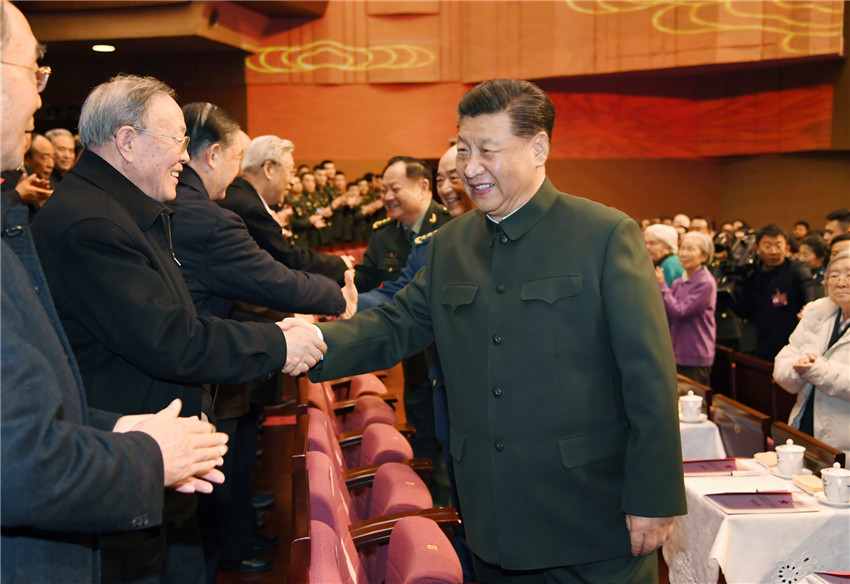 1月13日下午，中央軍委慰問駐京部隊老干部迎新春文藝演出在京舉行。中共中央總書記、國家主席、中央軍委主席習近平，向在座的軍隊老同志和全軍離退休老干部致以節日問候和新春祝福。新華社記者 李 剛攝