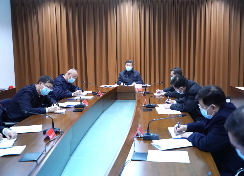2月10日，中共中央總書記、國家主席、中央軍委主席習近平在北京調研指導新冠肺炎疫情防控工作。這是在朝陽區疾控中心會議室，習近平主持召開會議，聽取北京市疫情防控工作情況匯報並發表重要講話。 新華社記者 鞠鵬 攝