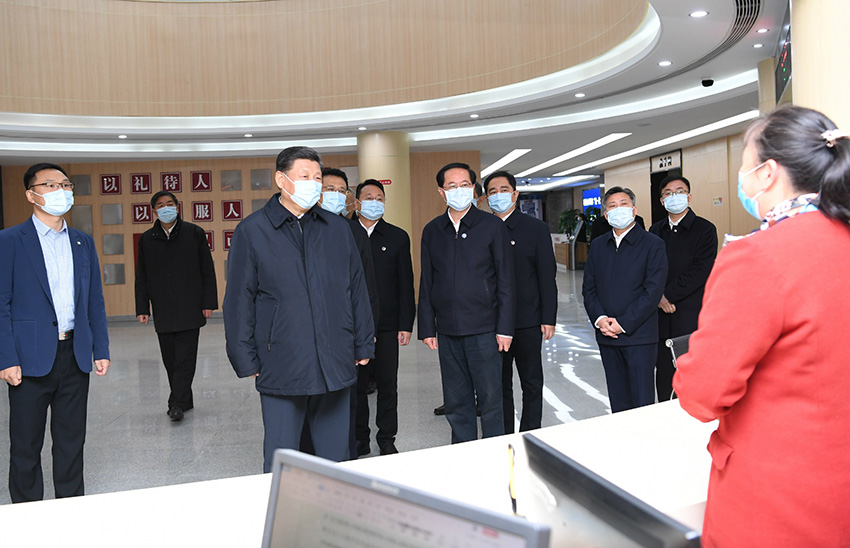 3月30日，中共中央總書記、國(guó)家主席、中央軍委主席習(xí)近平在浙江省安吉縣考察。這是習(xí)近平在安吉縣社會(huì)矛盾糾紛調(diào)處化解中心調(diào)研，了解基層矛盾糾紛調(diào)解工作情況。 新華社記者 燕雁 攝