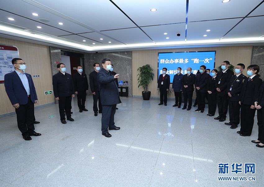 3月30日，中共中央總書記、國家主席、中央軍委主席習近平在浙江省安吉縣考察。這是習近平在安吉縣社會矛盾糾紛調(diào)處化解中心調(diào)研，了解基層矛盾糾紛調(diào)解工作情況。 新華社記者 鞠鵬 攝
