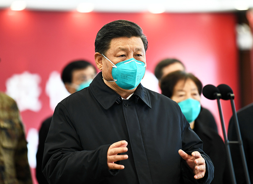 3月10日，中共中央總書記、國家主席、中央軍委主席習近平專門赴湖北省武漢市考察新冠肺炎疫情防控工作。這是習近平在火神山醫院指揮中心視頻連線感染科病房，與病房內患者和醫務人員親切交流。 新華社記者 謝環馳 攝