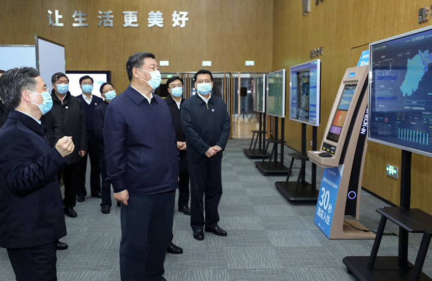 3月31日，中共中央總書記、國家主席、中央軍委主席習近平在杭州考察。這是習近平在杭州城市大腦運營指揮中心，就杭州運用城市大腦推進城市治理體系和治理能力現代化進行考察調研。 新華社記者 鞠鵬 攝