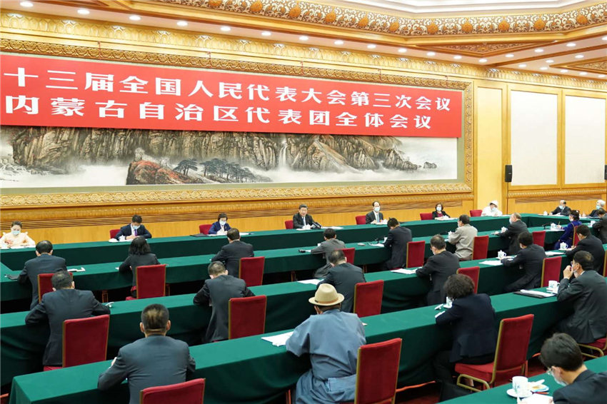 5月22日，中共中央總書記、國家主席、中央軍委主席習(xí)近平參加十三屆全國人大三次會議內(nèi)蒙古代表團(tuán)的審議。 新華社記者 黃敬文 攝