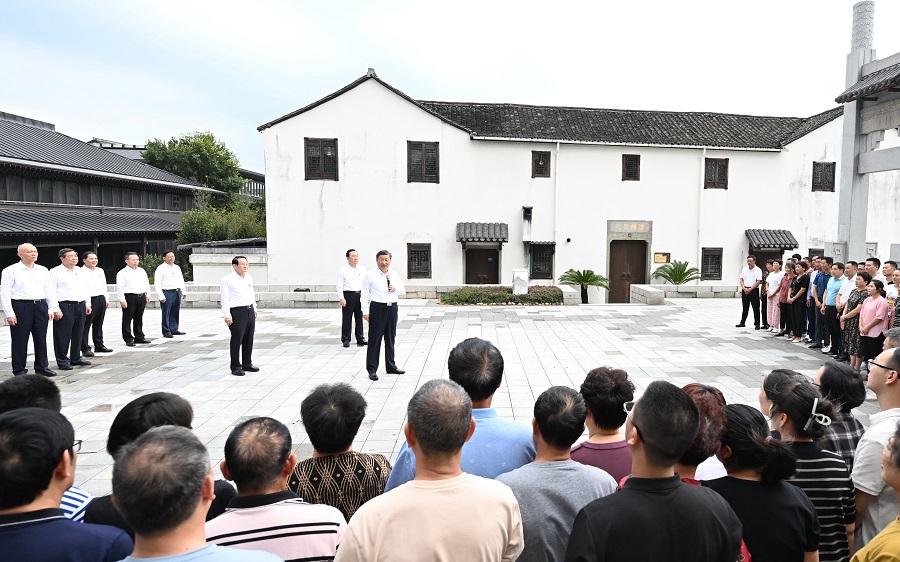 創(chuàng)新發(fā)展新時(shí)代“楓橋經(jīng)驗(yàn)”習(xí)近平指明方向2023年9月20日下午，中共中央總書(shū)記、國(guó)家主席、中央軍委主席習(xí)近平來(lái)到“楓橋經(jīng)驗(yàn)”發(fā)源地諸暨市楓橋鎮(zhèn)，參觀楓橋經(jīng)驗(yàn)陳列館，了解新時(shí)代“楓橋經(jīng)驗(yàn)”的生動(dòng)實(shí)踐。