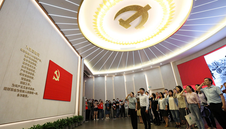 傳承紅色基因 汲取奮進力量革命文物承載黨和人民英勇奮斗的光榮歷史，記載中國革命的偉大歷程和感人事跡，是黨和國家的寶貴財富。新時代新征程，如何用好紅色資源，傳承紅色基因？總書記這樣說。