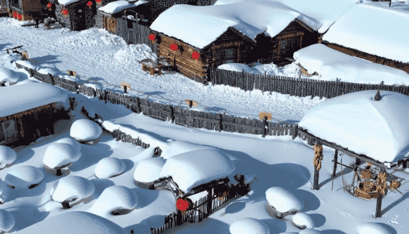 冰天雪地也是金山銀山近年來(lái)，隨著“冰天雪地也是金山銀山”理念的深入推廣、“帶動(dòng)三億人參與冰雪運(yùn)動(dòng)”成果的不斷鞏固和擴(kuò)大，我國(guó)優(yōu)質(zhì)冰雪“冷資源”向經(jīng)濟(jì)發(fā)展的“熱動(dòng)力”加速轉(zhuǎn)化。