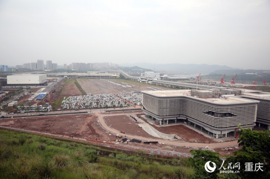 建設中的中新（重慶）多式聯運示范基地。人民網 劉政寧攝