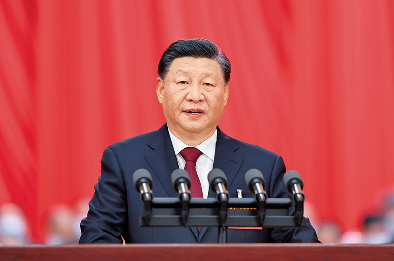 2022年10月16日，中國共產黨第二十次全國代表大會在北京人民大會堂開幕。習近平代表第十九屆中央委員會向大會作報告。 新華社記者 姚大偉/攝